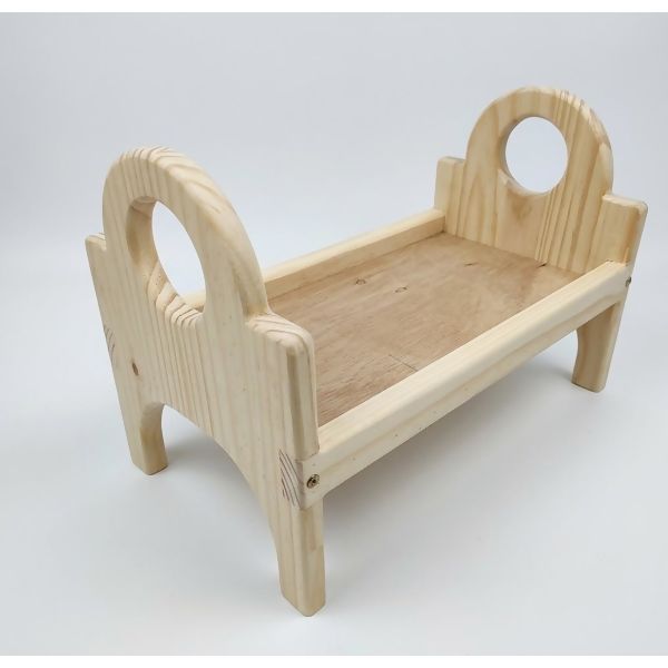 CAMA DE BONECA EM MADEIRA ESTILO MONTESSORI